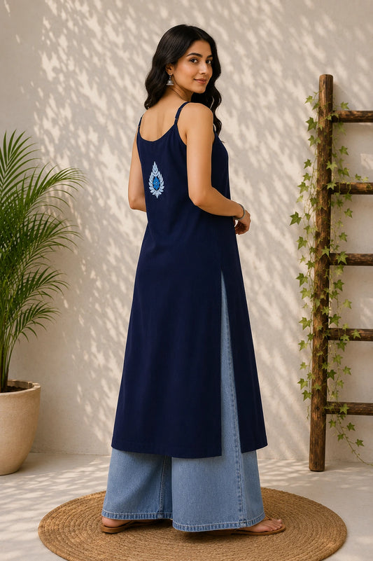 ๐ธ Wastiya Blue Floral Chikankari Rayon Long Kurti